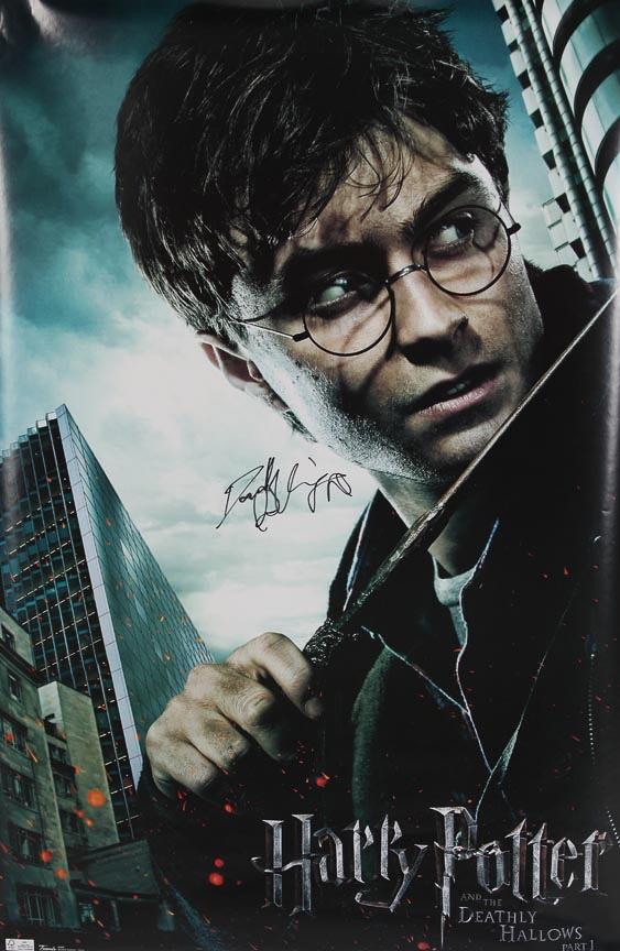 "Harry Potter and the Deathly Hallows" autographed by DANIEL RADCLIFFE