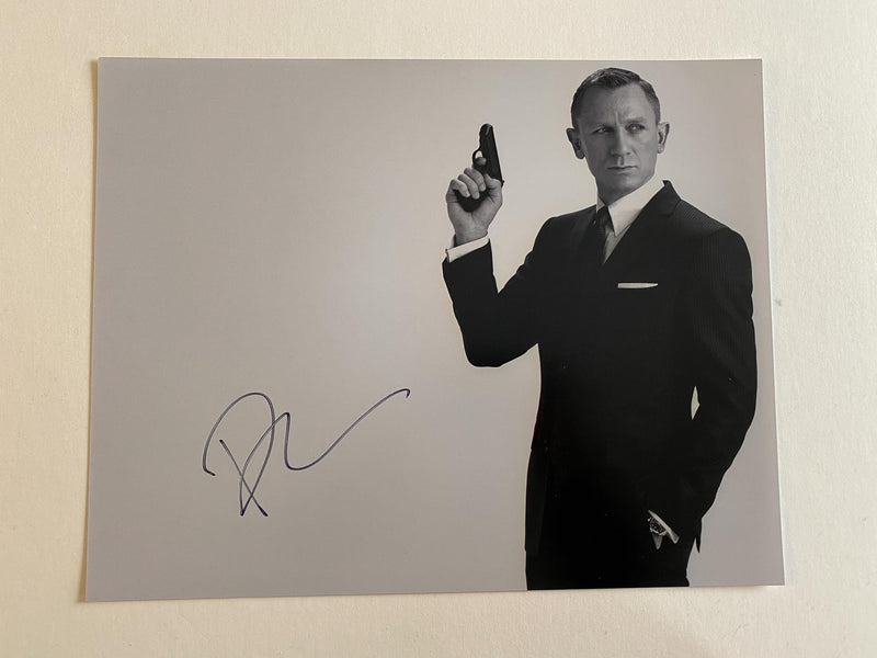 DANIEL CRAIG autographed "James Bond 007" 11x14 photo